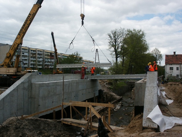 Budowa mostu nad potokiem Szczawnik oraz przebudowa skrzyżowania przy ul. Wieniawskiego w Wałbrzychu